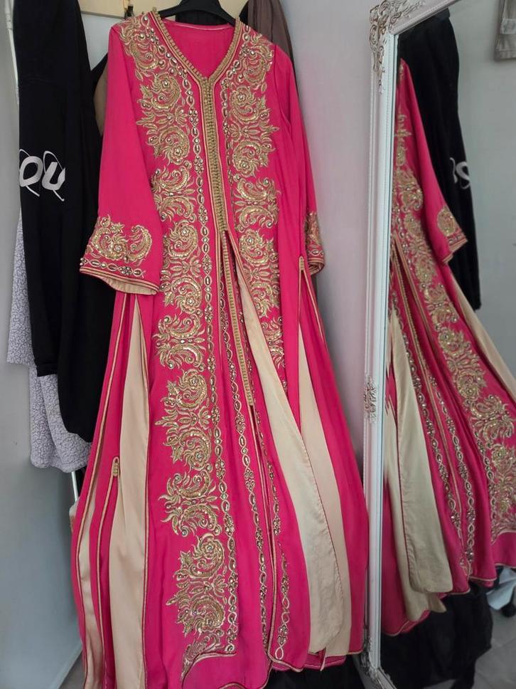 Prachtige Takchita te koop!, Kleding | Dames, Jurken, Zo goed als nieuw, Maat 38/40 (M), Roze, Onder de knie, Ophalen of Verzenden