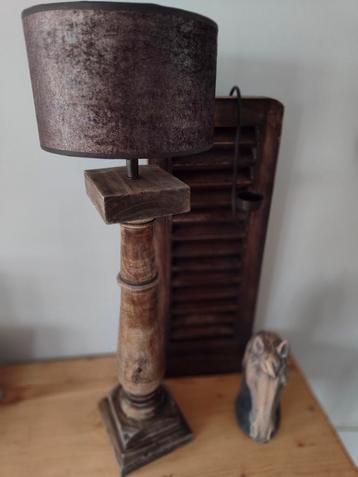 Houten Balusterlamp met Kap beschikbaar voor biedingen