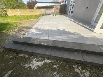 Betonnen traptreden bilzen randen GRATIS beschikbaar voor biedingen