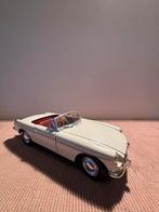 MGB 1:18 schaalmodel van Corgi  22cm, Hobby en Vrije tijd, Modelauto's | 1:18, Ophalen of Verzenden, Zo goed als nieuw