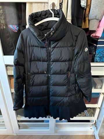 Moncler Jas Maat 2 beschikbaar voor biedingen