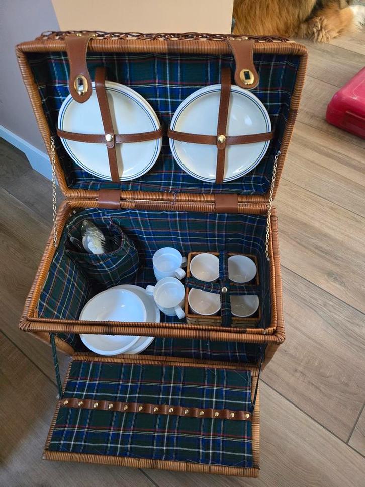 Vintage Picknickmand met Servies, Hobby en Vrije tijd, Picknickmanden, Gebruikt, Ophalen of Verzenden