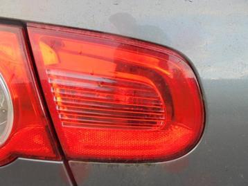 Achterlicht links van een Volkswagen Eos beschikbaar voor biedingen