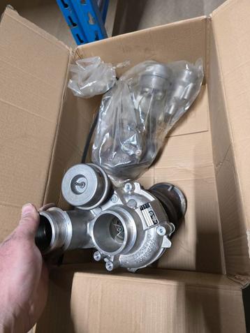 Set originele turbo's voor C63s C63 w205 s205  beschikbaar voor biedingen