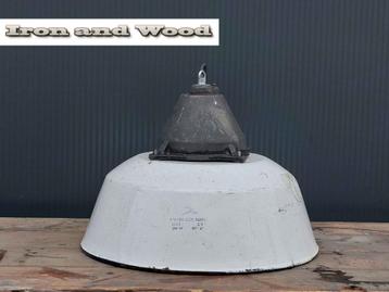 Oude hanglamp - wit emaille - afmeting D40 H30 beschikbaar voor biedingen