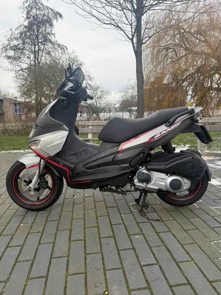 Gilera runner RST 210cc A1, Fietsen en Brommers, Scooters | Piaggio, Zo goed als nieuw, Overige modellen, Benzine, Ophalen of Verzenden