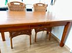 Houten eettafel met bijpassende rieten stoelen., Ophalen, Gebruikt, 4 tot 6 stoelen