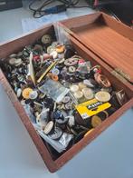 Grote kist vintage oma's knopen 4.2 kg, Ophalen of Verzenden, Knoop of Knopen