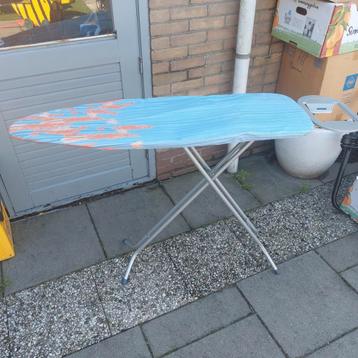 Strijkplank ikea en strijkijzer Lidl beschikbaar voor biedingen