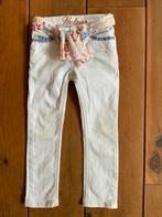Maat 110. Leuke witte broek met details van Retour., Broek, Meisje, Ophalen of Verzenden, Zo goed als nieuw
