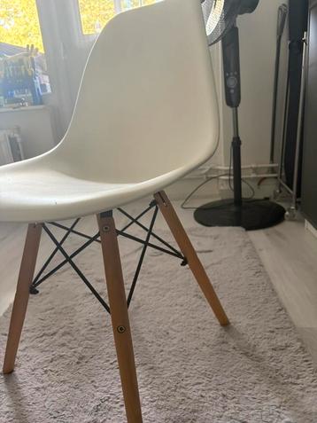 Stoel beschikbaar voor biedingen
