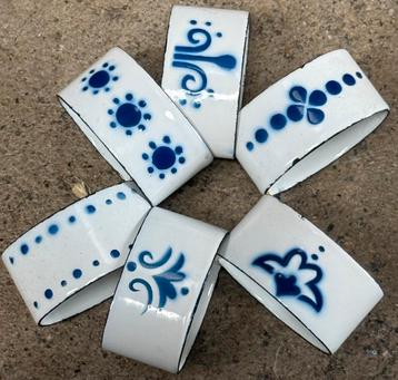 Set emaille servetringen wit/ blauw beschikbaar voor biedingen