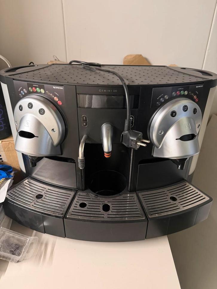 Nespresso Gemini CS220 om op te knappen, Witgoed en Apparatuur, Koffiezetapparaten, Gebruikt, Koffiepads en cups, Koffiemachine