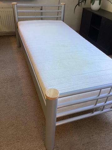 eenpersoonsbed 90x210 beschikbaar voor biedingen