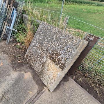 zware betonnen  funderingsplaat tegel  afm 102x100x6 cm  beschikbaar voor biedingen