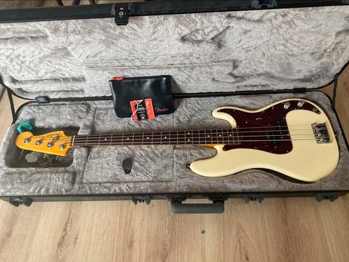 Fender American Professional, Precision Bass, Muziek en Instrumenten, Snaarinstrumenten | Gitaren | Bas, Zo goed als nieuw, Ophalen of Verzenden