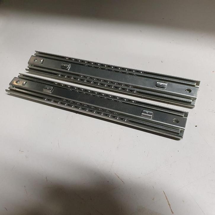 Diverse sets ladegeleiders kort en lang, Doe-het-zelf en Verbouw, IJzerwaren en Bevestigingsmiddelen, Nieuw, Overige typen, 250 mm of meer