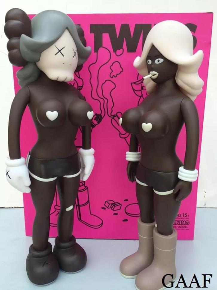 KAWS the twins set 2 poppetjes figuren street art todd james, Verzamelen, Poppetjes en Figuurtjes, Nieuw, Ophalen of Verzenden
