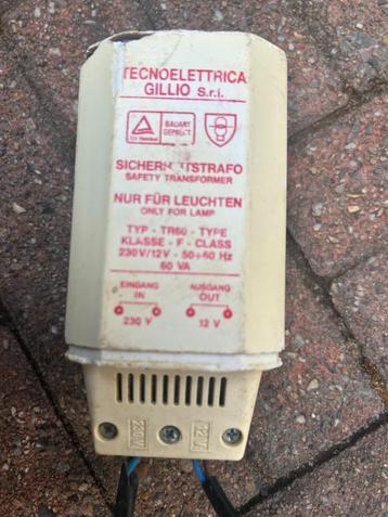 omvormer 230 wisselstroom naar 12 volt gelijkstroom beschikbaar voor biedingen