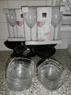 5 ijscoupe's 6 leerdam wijnglazen en 11 glazen bakjes., Ophalen, Glas, Overige stijlen, Glas of Glazen