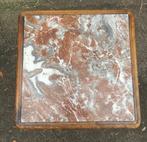 Prachtig Frans nachtkastje met mooi getijgerd marmer blad, Huis en Inrichting, Slaapkamer | Nachtkastjes, Ophalen, Gebruikt, 65 cm of meer