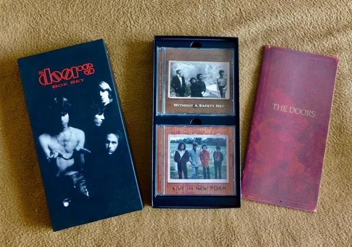The Doors vierdelige Box set met boekwerk, Cd's en Dvd's, Cd's | Rock, Zo goed als nieuw, Poprock, Ophalen of Verzenden
