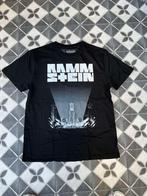"Bühne" T-shirt zwart van Rammstein Maat XL, Verzamelen, Muziek, Artiesten en Beroemdheden, Nieuw, Ophalen of Verzenden, Kleding