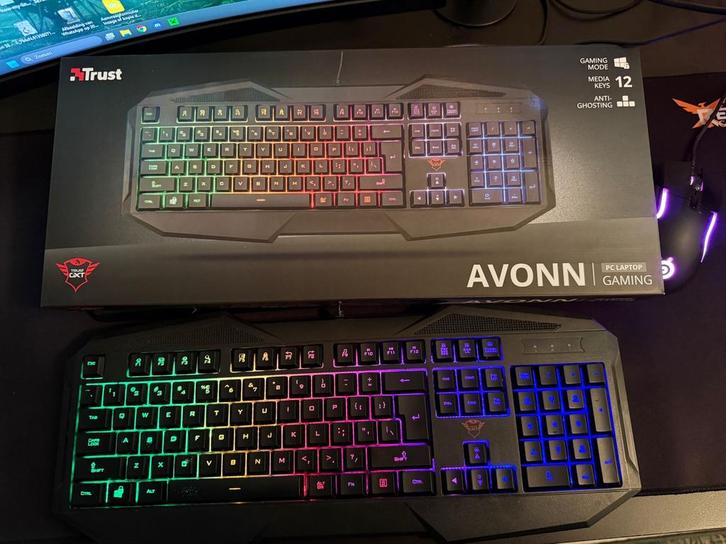 Trust GXT 830RW AVONN Gaming Toetsenbord - Qwerty - Gebruikt, Computers en Software, Toetsenborden, Gebruikt, Qwerty, Gaming toetsenbord