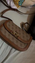 This is a stylish shoulder bag by GUESS., Ophalen, Zo goed als nieuw, Beige