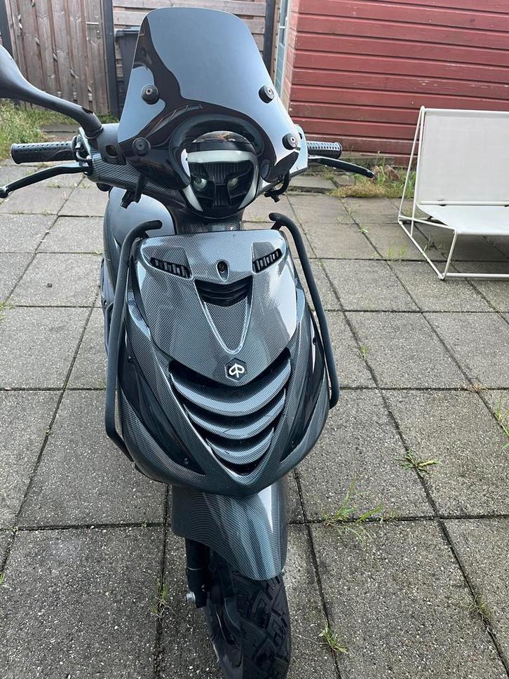 Piaggio Zip FULL CARBON & FULL OPTION brommer - nette staat!, Fietsen en Brommers, Snorfietsen en Snorscooters, Gebruikt, Piaggio
