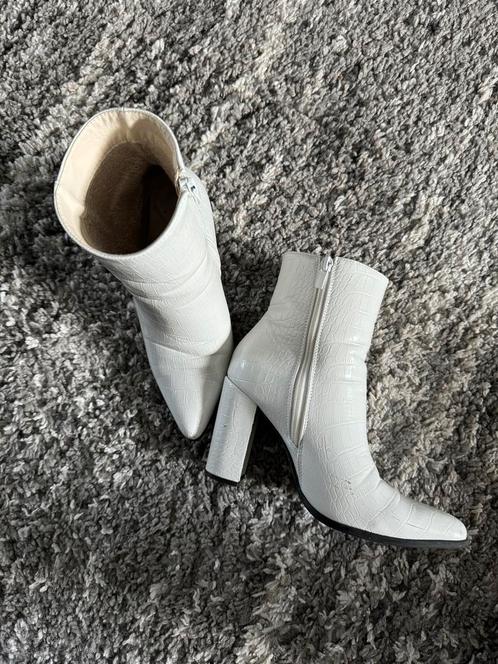 Witte laarsjes met hak, Kleding | Dames, Schoenen, Zo goed als nieuw, Schoenen met hoge hakken, Wit, Ophalen of Verzenden