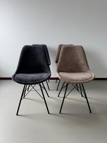 4 stoelen ribstof beschikbaar voor biedingen