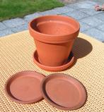 Terracotta bloempot & drie schotels ..., Tuin en Terras, Bloempotten, Ophalen, Gebruikt, Rond, Minder dan 25 cm