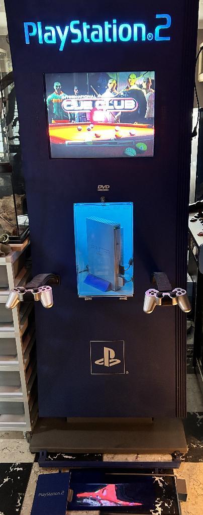 Playstation 2 demopod/demokiosk, Spelcomputers en Games, Spelcomputers | Sony PlayStation 2, Gebruikt, Phat, Zilver, Met 2 controllers
