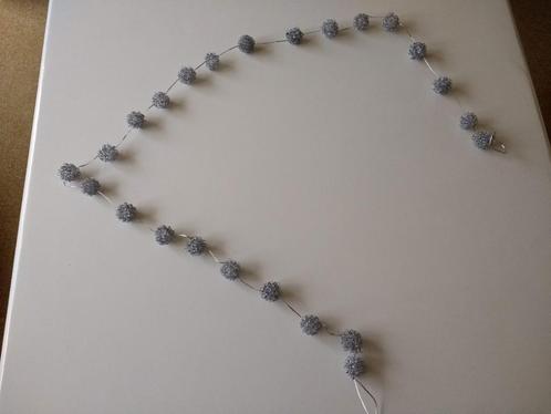 Nieuwe Slinger van 24 zilverkleurige kerstballen,onbreekbaak, Diversen, Kerst, Nieuw, Ophalen of Verzenden