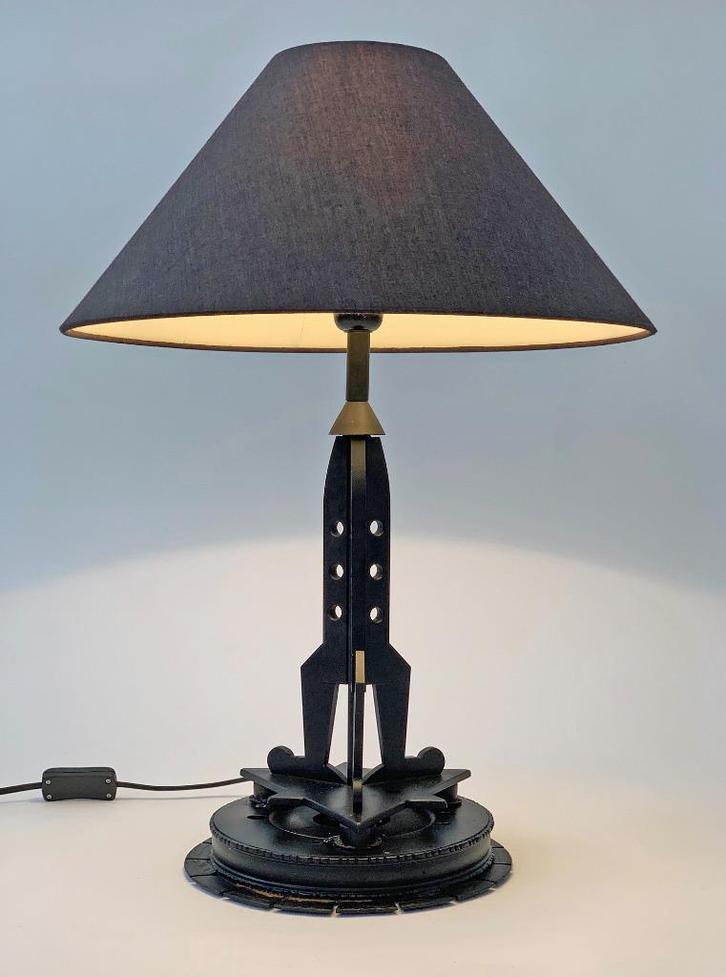 Vintage brutalist tafellamp schemerlamp raket raketlamp, Huis en Inrichting, Lampen | Tafellampen, Gebruikt, 50 tot 75 cm, Metaal