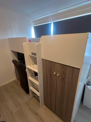 Hoogslaper met Bureau en Kast beschikbaar voor biedingen