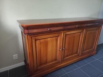 Massief kersenhouten 3-deurs dressoir beschikbaar voor biedingen