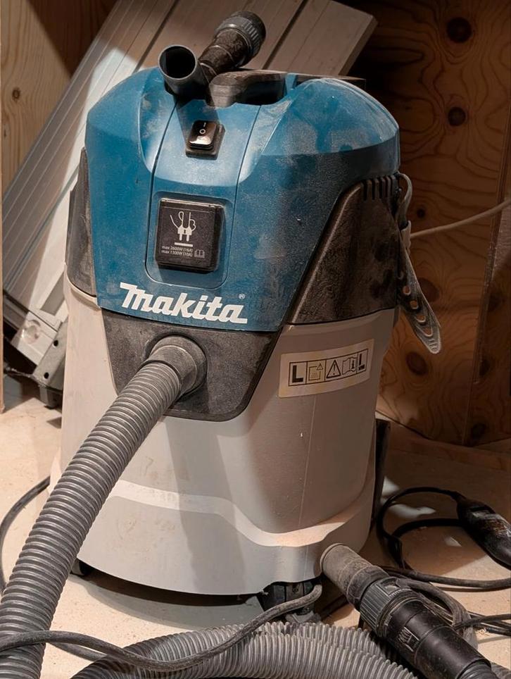 Makita VC 2512 L Bouwstofzuiger - Gebruikt, Doe-het-zelf en Verbouw, Reinigingsmachines, Gebruikt, Ophalen of Verzenden