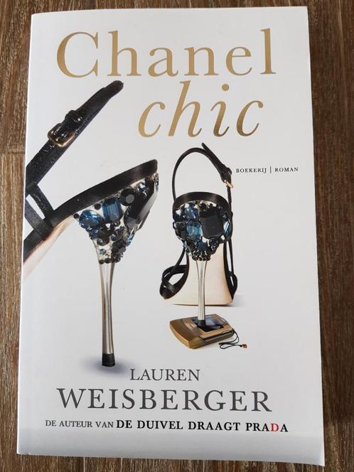 Chanel Chic - Lauren Weisberger, Boeken, Romans, Zo goed als nieuw, Ophalen of Verzenden
