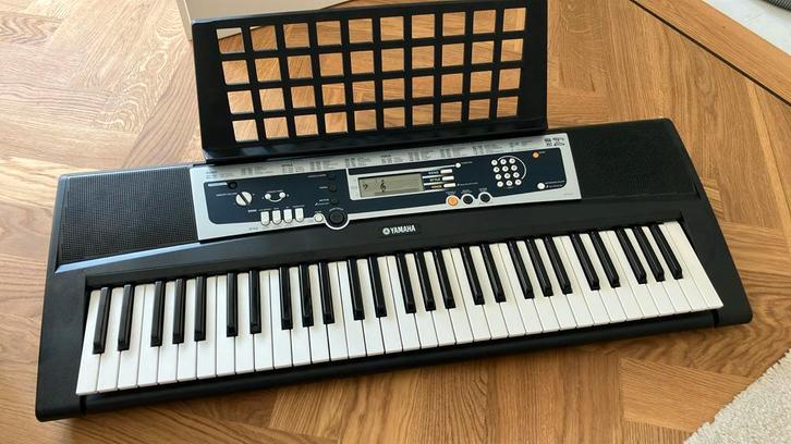 Yamaha YPT-210 Keyboard - Ideaal voor beginners!, Muziek en Instrumenten, Keyboards, Gebruikt, 61 toetsen, Yamaha, Ophalen