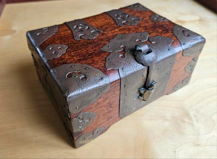 Antiek sieradenkistje., Antiek en Kunst, Antiek | Overige Antiek, Ophalen of Verzenden