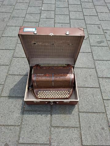 accordeon fratelli vaccari beschikbaar voor biedingen