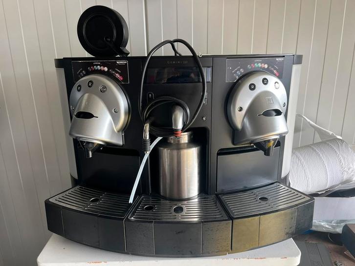 Gemini CS 220 Koffiemachine Nespresso Professional, Witgoed en Apparatuur, Koffiezetapparaten, Gebruikt, Koffiepads en cups, Koffiemachine