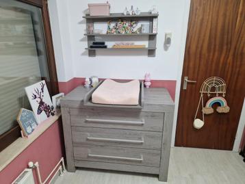 Florida commode met bladverkleiner en wandmeubel te koop  beschikbaar voor biedingen
