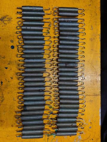 Gegalvaniseerde trekveren 56 stuks beschikbaar voor biedingen