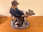 Porseleinen beeldje van een jongen en een koe, Antiek en Kunst, Ophalen of Verzenden