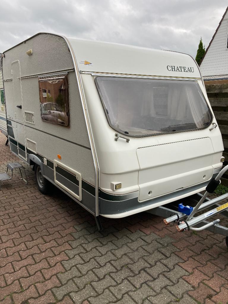 Chateau carrat 350, Caravans en Kamperen, Caravans, Particulier, tot en met 2, 500 - 750 kg, Standaardzit, Chateau, Vast bed, 5 tot 6 meter