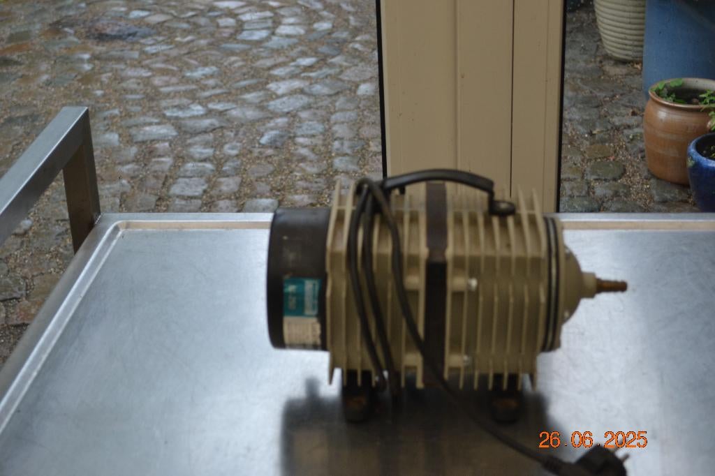 luchtpomp, Ophalen of Verzenden, Zo goed als nieuw, Vijverpomp