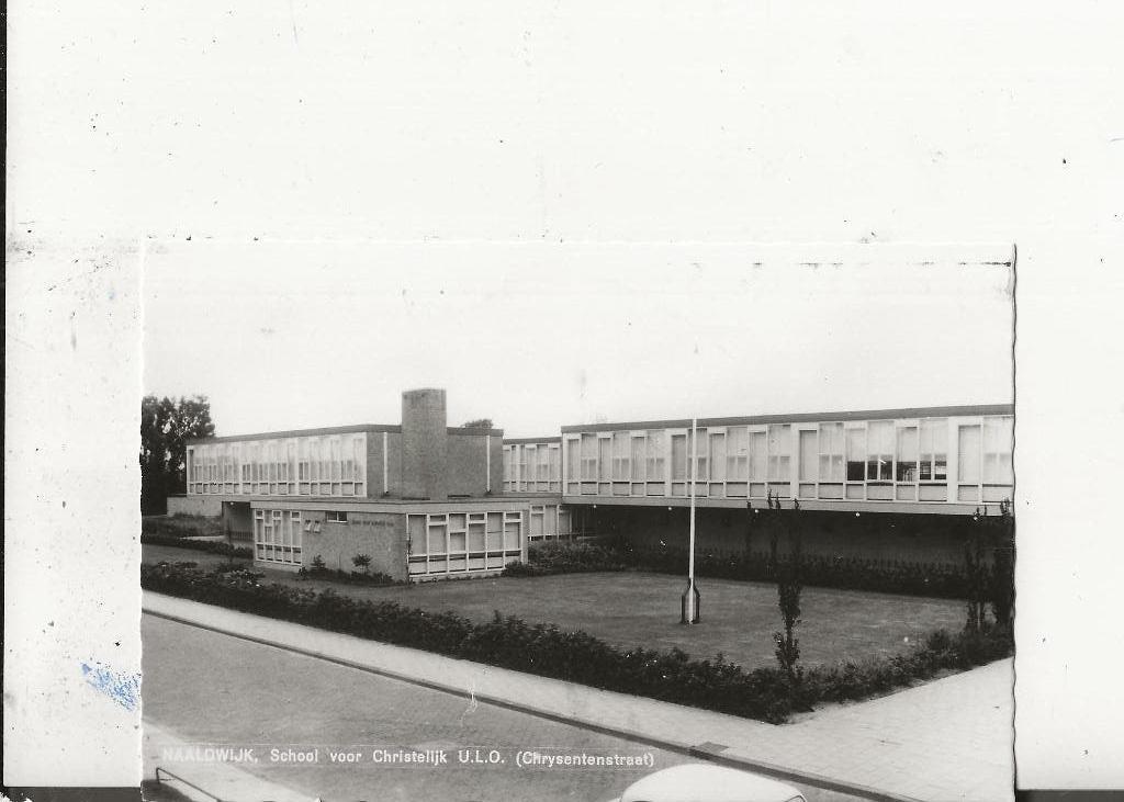 Naaldwijk Chrysantenstraat school voor Chr ULO, Verzamelen, Ansichtkaarten | Nederland, Ophalen of Verzenden, 1940 tot 1960, Ongelopen